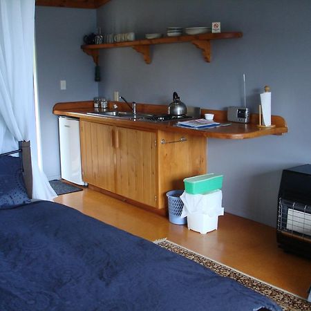 Manuka Lodge Tryphena ภายนอก รูปภาพ