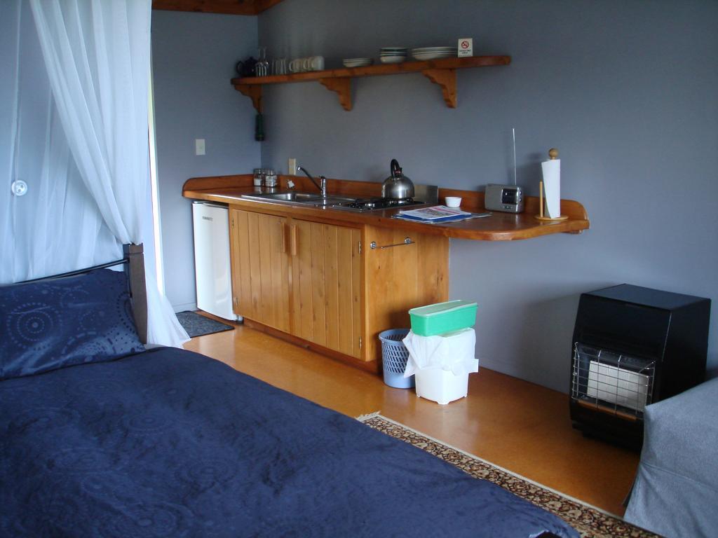 Manuka Lodge Tryphena ภายนอก รูปภาพ