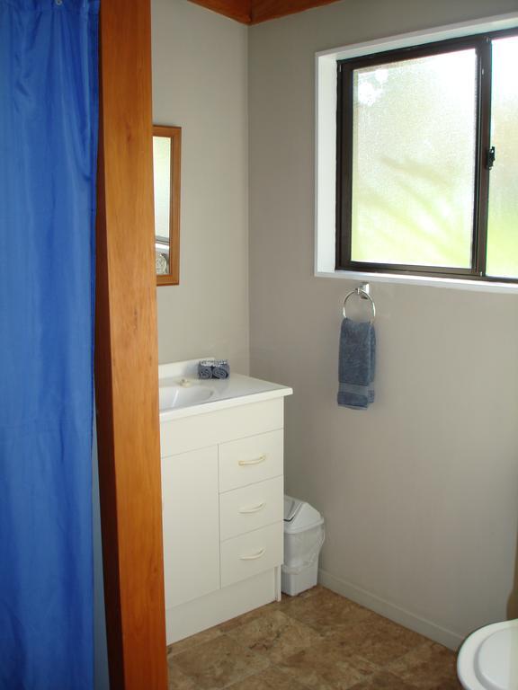 Manuka Lodge Tryphena ภายนอก รูปภาพ