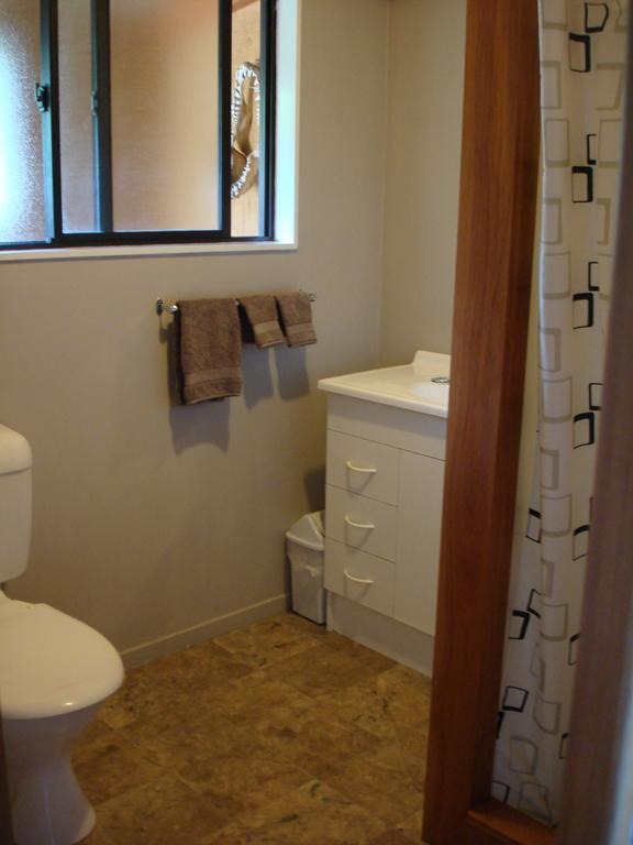 Manuka Lodge Tryphena ภายนอก รูปภาพ