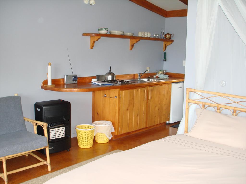 Manuka Lodge Tryphena ภายนอก รูปภาพ