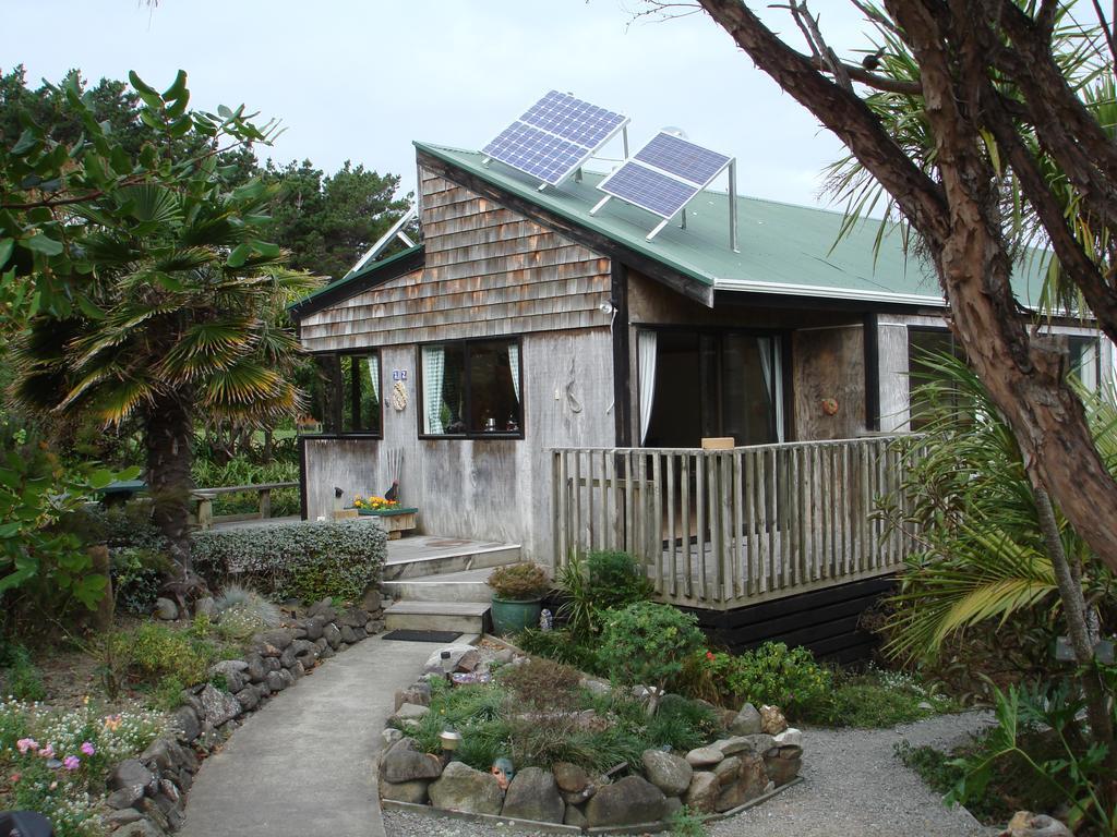 Manuka Lodge Tryphena ภายนอก รูปภาพ