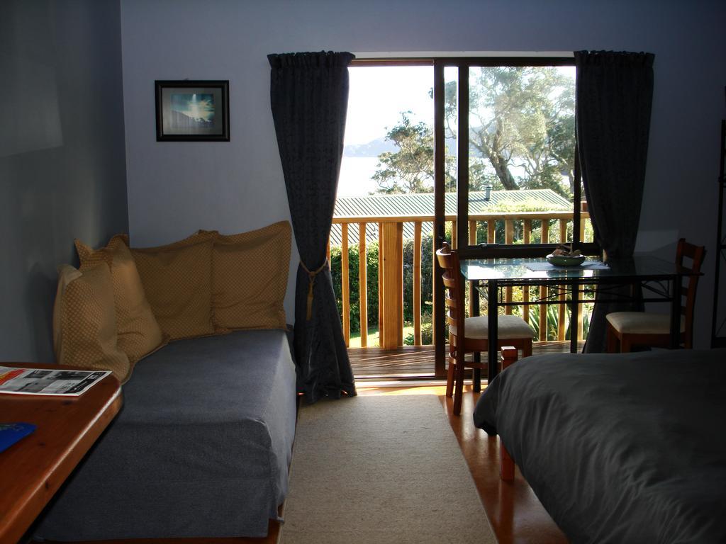 Manuka Lodge Tryphena ภายนอก รูปภาพ